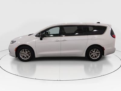 2025 Chrysler Pacifica - Photo 4