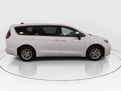 2025 Chrysler Pacifica - Photo 8