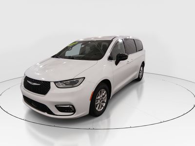 2025 Chrysler Pacifica - Photo 3