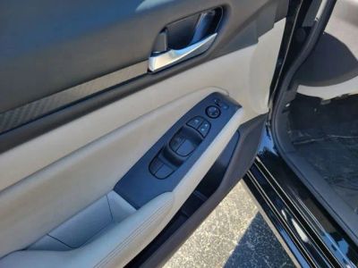 2025 Nissan Altima — photo 8 view