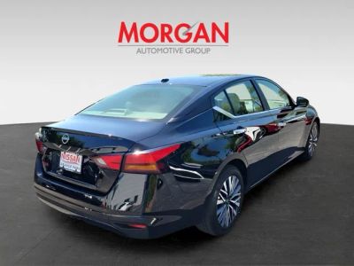 2025 Nissan Altima — side profile view