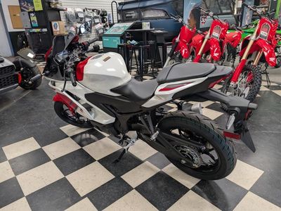 2026 Yamaha YZF-R3 70th Anniversary Edition - Photo 6