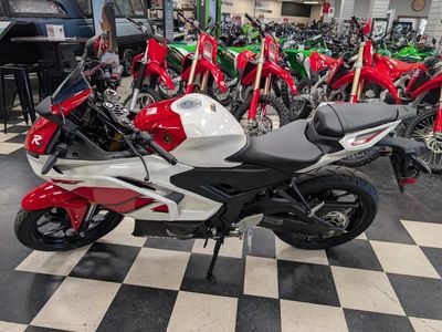 2026 Yamaha YZF-R3 70th Anniversary Edition - Photo 5