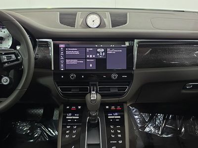 2025 Porsche Macan - Photo 16