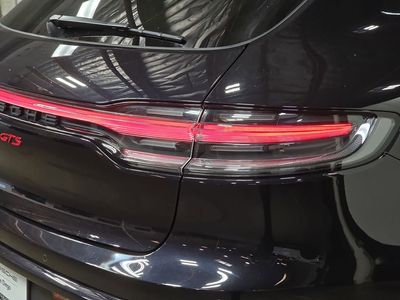 2025 Porsche Macan - Photo 30