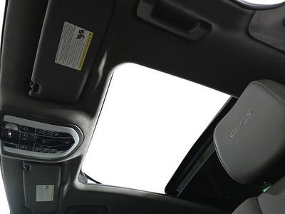 2025 Porsche Macan - Photo 28