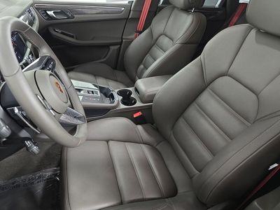 2025 Porsche Macan - Photo 5
