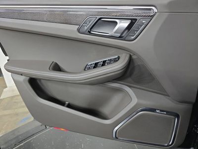 2025 Porsche Macan - Photo 22