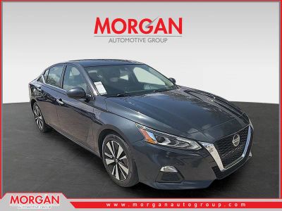 2022 Nissan Altima 2.5 SV in Storm Blue Metallic — front three-quarter view
