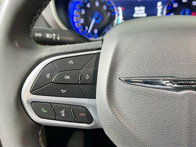 2024 Chrysler Pacifica — photo 16 view