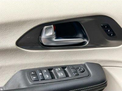 2024 Chrysler Pacifica — photo 14 view