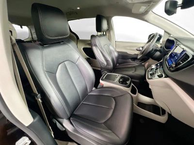 2024 Chrysler Pacifica — photo 27 view
