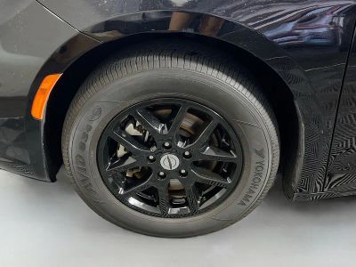 2024 Chrysler Pacifica — photo 11 view
