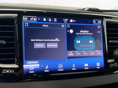 2024 Chrysler Pacifica — photo 24 view