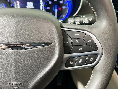 2024 Chrysler Pacifica — photo 17 view