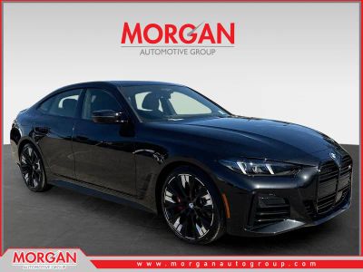 2026 BMW 4 Series M440i in Black Sapphire Metallic — front three-quarter view
