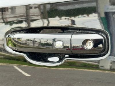 2023 Chevrolet Suburban - Photo 14