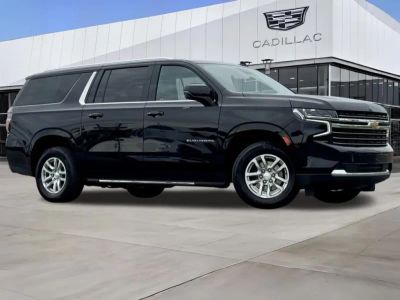 2023 Chevrolet Suburban - Photo 2