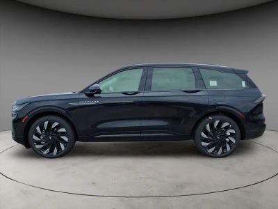 2025 Lincoln Nautilus — side profile view