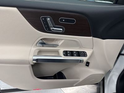 2026 Mercedes-Benz GLB — photo 17 view