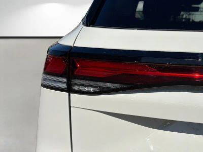 2026 Volkswagen Tiguan — photo 10 view