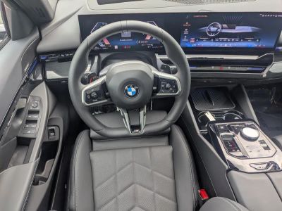 2025 BMW 5 Series — photo 15 view