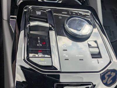 2025 BMW 5 Series — photo 32 view