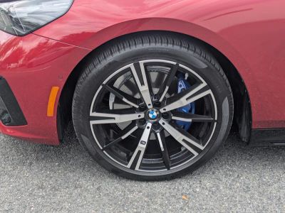 2025 BMW 5 Series — photo 11 view