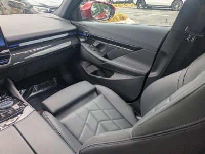 2025 BMW 5 Series — photo 16 view