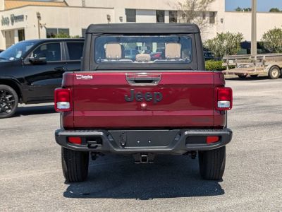 2021 Jeep Gladiator - Photo 4