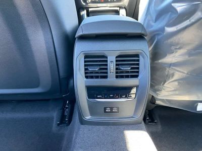 2026 BMW 3 Series — photo 8 view