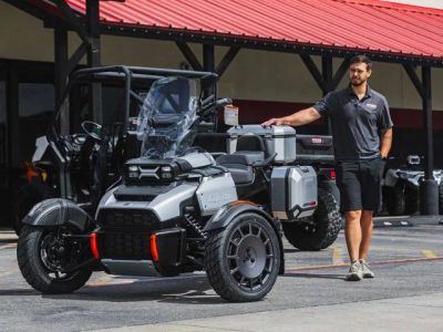 2025 Can-Am® Canyon XT — front three-quarter view
