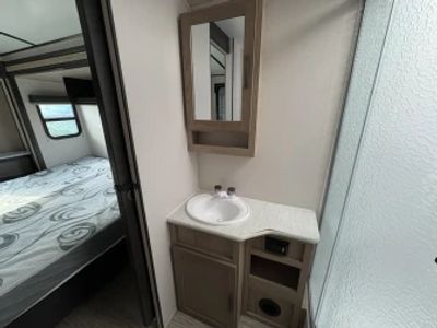 2020 Forest River Surveyor Luxury - Photo 32