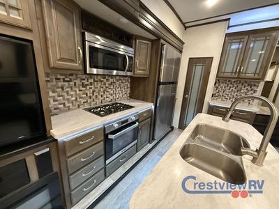 2019 Keystone RV Montana - Photo 13