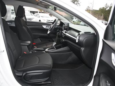 2023 Kia Forte - Photo 19