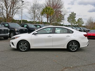 2023 Kia Forte - Photo 2