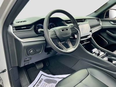 2026 Jeep Grand Cherokee — photo 9 view