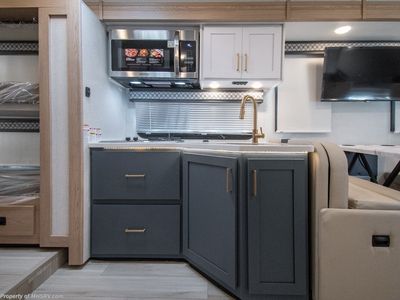 2026 Thor Motor Coach Quantum - Photo 15