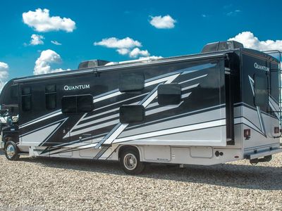 2026 Thor Motor Coach Quantum - Photo 2