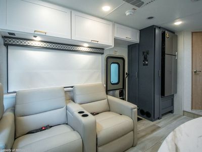 2026 Thor Motor Coach Quantum - Photo 8