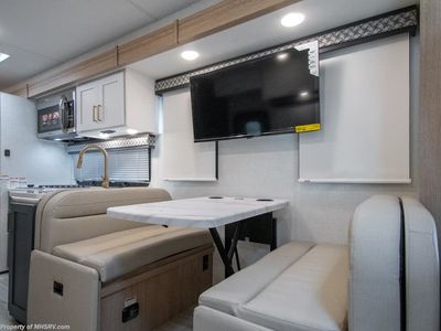 2026 Thor Motor Coach Quantum - Photo 12
