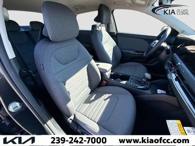 2025 Kia K4 — photo 13 view