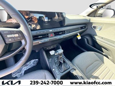2025 Kia K4 — photo 24 view