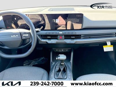 2025 Kia K4 — photo 17 view