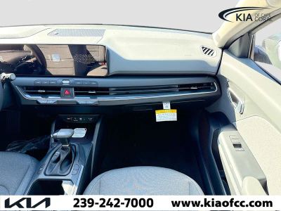 2025 Kia K4 — photo 16 view