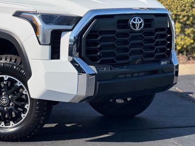 2025 Toyota Tundra SR5 CrewMax — photo 7 view