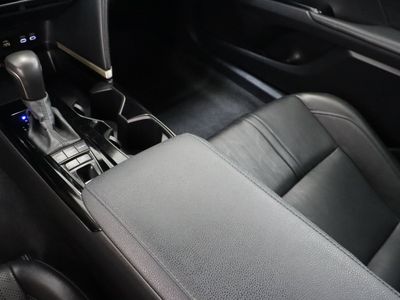 2025 Toyota Camry FWD - Photo 17