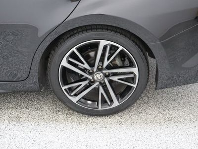 2025 Toyota Camry FWD - Photo 10