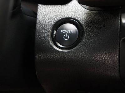 2025 Toyota Camry FWD - Photo 18