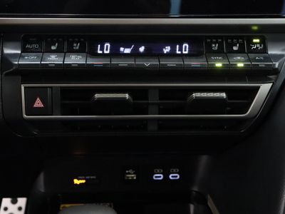 2025 Toyota Camry FWD - Photo 20